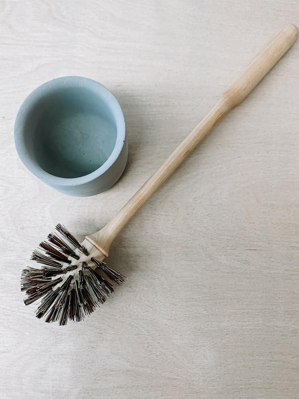 Iris Hantverk- Toliet Brush w/Concrete