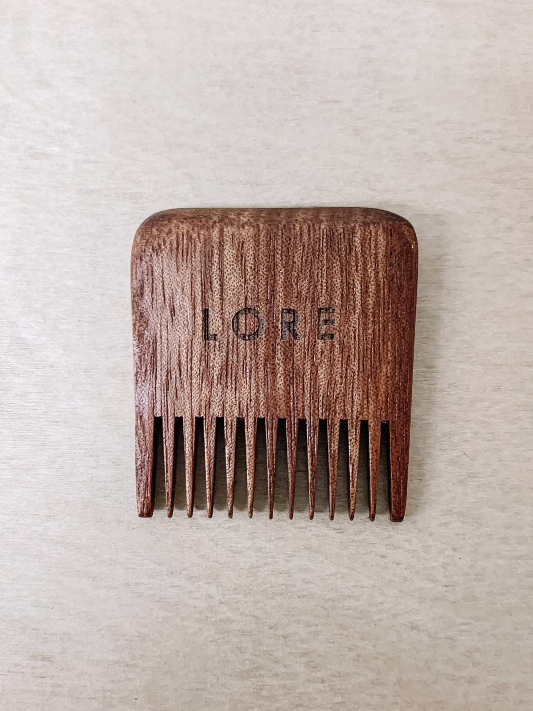 Lore General- Red Wood Beard Comb